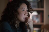 Killing Eve – Als Eve (Sandra Oh) erfährt, dass die Operation zu scheitern droht, muss sie handeln. Doch das Chaos hat bereits begonnen.