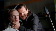 Schneller als die Angst – Haffner (Felix Klare) versteckt sich bei dem Pflegepatienten Pellkowski (Michel Diercks).