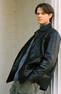 Gilmore Girls – (1. Staffel) - Als der attraktive Dean (Jared Padalecki) nach Stars Hollow kommt, verdreht er Rory sofort den Kopf. Hat die junge Liebe eine Chance?