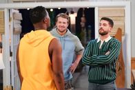 All American – (v.li.): Daniel Ezra (Spencer James), Hunter Clowdus (JJ Parker), Cody Christian (Asher Adams).
