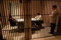 F.B.I. - Dem Verbrechen auf der Spur – Detective interrogates the suspect.