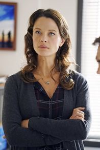Navy CIS – Dinozzo pays Jeanne Benoit (Scottie Thompson) a visit as he chases a lead involving doctors in Sudan