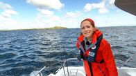 Wunderschön! – Bei einer Bootstour vor der Küste der Insel „Lewis and Harris“ auf den Äußeren Hebriden“ erlebt Tamina Kallert das typische Schottland-Wetter: Auf einen kräftigen Regenschauer folgt Sonnenschein.