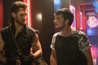 Future Man – Wolf (Derek Wilson, l.); Josh Futturman (Josh Hutcherson, r.)