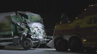 Ice Road Rescue - Extremrettung in Norwegen – Norway - A tow truck with a truck involved in an accident.