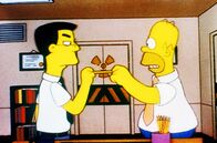 Die Simpsons – "Die Simpsons", "Homer hatte einen Feind." Frank Grimes ist neu im Kernkraftwerk. Mit harter Arbeit musste er sich seine Position erarbeiten. Umso mehr ärgert er sich über Homer, der trotz seiner Faulheit einen guten Lebensstandard pflegt. Als Homer auch noch den ersten Preis in einem Kindermalwettbewerb erzielt, rastet Grimes aus.