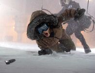 Whiteout – Carrie Stetko (Kate Beckinsale) ist U.S. Marshal auf einem der einsamsten Flecken der Erde, der Antarktis. Drei Tage bevor dort der Winter mit ganzer Kraft zuschlägt, geschieht der erste Mord auf einer Forschungsstation. Weitere folgen, doch als Mörder kommen nur eine begrenzte Anzahl von Personen infrage ...