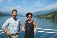 Hoagascht – Moderator Richard Deutinger (links) mit Architektin Sonja Hohengasser (rechts) auf dem 14m hohem Sprungturm in Millstatt am Millstaetter See
