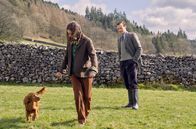 Der Doktor und das liebe Vieh – L-R: Scruff - Jennyís dog - (?Bobby), Jenny Alderson (Imogen Clawson), James Herriot (Nicholas Ralph)