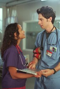 Scrubs - Die Anfänger – Obwohl J.D. ( Zach Braff, r.) immer mehr den Anforderungen als Assistenzarzt gerecht wird, ist er dankbar, auf die Unterstützung von Schwester Carla (Judy Reyes, l.) zurückgreifen zu können. Da wird ein junger lungenkranker Patient eingeliefert ...