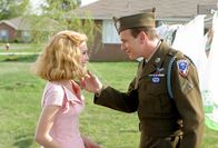 Big Fish – Um schnell wieder bei seiner Frau (Alison Lohman) zu sein, meldet sich Edward (Ewan McGregor) im Koreakrieg für die gefährlichsten Einsätze.