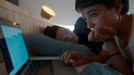 Stalk – Alma (Carmen Kassovitz) und Alex (Pablo Cobo)