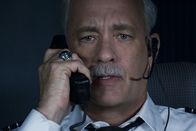 Sully – Entscheidet sich für eine kritische Notlandung im Hudson: Tom Hanks als Chesley 'Sully' Sullenberger