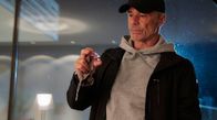 DonnerstagsKrimi im Ersten: Der Amsterdam-Krimi: Blutige Diamanten – Undercover-Ermittler Alex Pollack (Hannes Jaenicke) spioniert die Firma „Abrabanel Diamonds“ aus.
