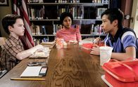 Young Sheldon – (v.li.) Iain Armitage (Sheldon Cooper), Anjelika Washington (Libby), Ryan Phuong (Tam).