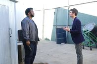 Ghosted – Ausgerechnet an Halloween werden Leroy (Craig Robinson, l.) und Max (Adam Scott, r.) zu einem neuen Fall beordert und nehmen kurzerhand den Sohn von Leroys einstigem Polizeipartner mit. Doch das stellt sich als keine gute Idee heraus ...