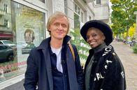 Krause kommt! – Zwei auf einer Wellenlänge: Pierre M. Krause besucht Nikeata Thompson in Berlin.