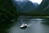 Neuseeland - Rivalen der Urzeit – Ein Team von Forschern ist auf dem Weg im Milford Sound, um dort die unbekannte Unterwasserwelt zu erkunden.