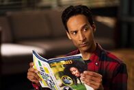Community – Community Staffel 6 Folge 8 Dreht einen Film: Danny Pudi als Abed Nadir Copyright: SRF/2015 Sony Pictures Television Inc. and Open 4 Business Productions LLC.