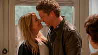 Rote Rosen – Jördis (Diana Staehly) ist hin und weg von Klaas (Sebastian Deyle) Zaubereinlage und die beiden gestehen sich gegenseitig ihre Liebe.