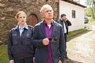 Der Bulle und das Landei – Kati (Diana Amft) und Killmer (Uwe Ochsenknecht) wurden an einen Tatort gerufen, an dem sie tatsächlich eine Leiche finden. Allerdings eine andere als die von Kati (Diana Amft) angekündigte.