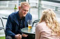 Die Jagd nach Raoul Moat – Chris Brown (JOSEF DAVIES) und Samantha Stobbart (SALLY MESSHAM)