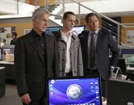 Navy CIS – Ein neuer Fall wartet auf Gibbs (Mark Harmon, l.), McGee (Sean Murray, M.) und Tony (Michael Weatherly, r.) ...