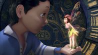 Peter Pan - Neue Abenteuer – Tinker Bell hat Michael in einem Tempel gefunden.
