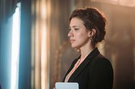 Zeitpunkt X – Nachdem Julian gefeuert wurde, hadert Tamara (Eva Löser) wie sie reagieren soll.