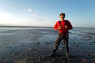CheXpedition – Checker Julian wandert an der Nordsee durch das Watt.