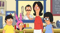 Bob's Burgers – Als sich Bob (M.) in den Finger schneidet und bei dem Anblick des Blutes in Ohnmacht fällt, fährt Linda (2.v.r.) ihn ins Krankenhaus und lässt Louise (2.v.l.), Gene (l.) und Tina (r.) alleine Zuhause. Doch wird das gutgehen?
