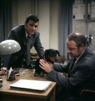 Tatort – Die Kriminaloberinspektoren Lenz (Helmut Fischer, links) und Veigl (Gustl Bayrhammer).