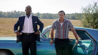 Green Book - Eine besondere Freundschaft – L-R: Der gefeierte Pianist Dr. Donald Shirley (Mahershala Ali) engagiert den Nachtklub-Türsteher Tony "Lip" Vallelonga (Viggo Mortensen) als Chauffeur für seine Tournee durch die Südstaaten.