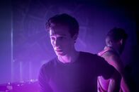 SOKO Linz – Aleks (Damyan Andreev) steht vor einem Dilemma: Er hat Magdalena erst vor wenigen Stunden gesehen, nämlich auf einem illegalen Rave.
