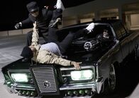 The Green Hornet – Kato (Jay Chou, l.) und Britt (Seth Rogen, r.) machen den Verbrechern von L.A. das Leben schwer ...