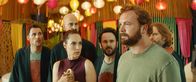 Love Machine 2 – v.li.: Marvin (Ferdinand Seebacher), Lukas (Patrick Seletzky), Sandra (Agnes Hausmann), Ivo (Markus Zett), Georg Hillmaier (Thomas Stipsits), Adriano (Erich Altenkopf).