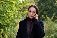 Alles oder Nichts – Nach dem großen Aufstand landet Melissa (Sarah Maria Besgen) in der brandenburgischen Ödnis ...