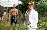 Tatort – Pikant: Hannes (Klaus Steinbacher) hatte auch ein Verhältnis mit dem späteren Opfer, Bibiana Dubinski (Ulrike Krumbiegel). Als seine Freundin davon erfährt, zieht sie Hannes Alibi zurück.; ARD/SWR TATORT: IN SEINEN AUGEN Uhr im ERSTEN. Pikant: Hannes (Klaus Steinbacher) hatte auch ein Verhältnis mit dem späteren Opfer, Bibiana Dubinski (Ulrike Krumbiegel). Als seine Freundin davon erfährt, zieht sie Hannes Alibi zurück.