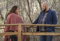 This Is Us - Das ist Leben – Kate (Chrissy Metz, l.); Toby (Chris Sullivan, r.)