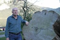 P.M. Wissen – Dr. Erwin Heine, BOKU Wien, während der Dreharbeiten für ServusTVs "P.M. Wissen Episode 167" am 11.10.23 am Altausseer See