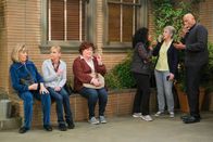 Mom – Mimi Kennedy (Marjorie), Anna Farris (Christy), Stephanie McVay (Chelsea).