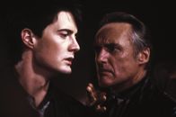 Blue Velvet – Dem psychopathischen Frank Booth (Dennis Hoopper, rechts) gefällt es gar nicht, dass Jeffrey (Kyle MacLachlan) seinen perfiden Machenschaften auf die Schliche gekommen ist.