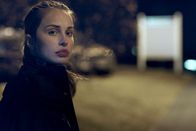 Lava – Helgis attraktive Kollegin Gréta (Heiða Rún Sigurðardóttir) ermittelt auf eigene Faust.