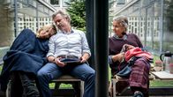 Praxis mit Meerblick – Nora (Tanja Wedhorn) und Peer (Dirk Borchardt) sind kein Paar mehr, werden aber Großeltern. Auch Roswitha Wing (Petra Kelling) wartet auf den großen Moment.