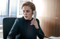 Labaule und Erben – Nach einer Idee von Harald Schmidt Was Kate Storck (Marlene Morreis) auf ihrem Baby-Monitor sieht, versetzt sie in Unruhe …