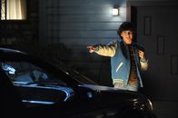 The Middle – Der arme Axl (Charlie McDermott) wird für seine Gewohnheit, seine stinkenden Socken in der Gegend rumliegen zu lassen, bitter bestraft ...