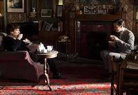 Sherlock – Alles eine Frage des Stils: Die Erzfeinde Sherlock (Benedict Cumberbatch, li.) und Moriarty (Andrew Scott) belauern sich bei einer guten Tasse Tee.