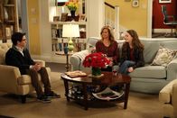 Last Man Standing – Rechts: Vanessa Baxter (Nancy Travis), Eve Baxter (Kaitlyn Dever)