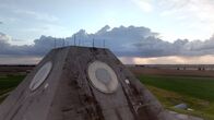 Lost Places - Geheime Welten – Die vier "Augen" der Pyramide der "Stanley R. Mickelsen Safeguard"-Basis sind riesige Radar-Antennen, die anfliegende sowjetische Atomsprengköpfe orten sollten.