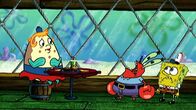 SpongeBob Schwammkopf – L-R: Mrs. Puff, Mr. Krabs, SpongeBob